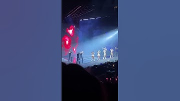 Thumbnail of Jennie accidentally loses her balance during Pretty Savage! #blackpink #bornpinkconcert #jennie