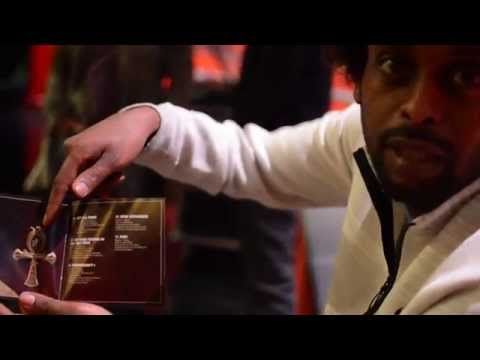 AFROB - packt sein Album PUSH aus