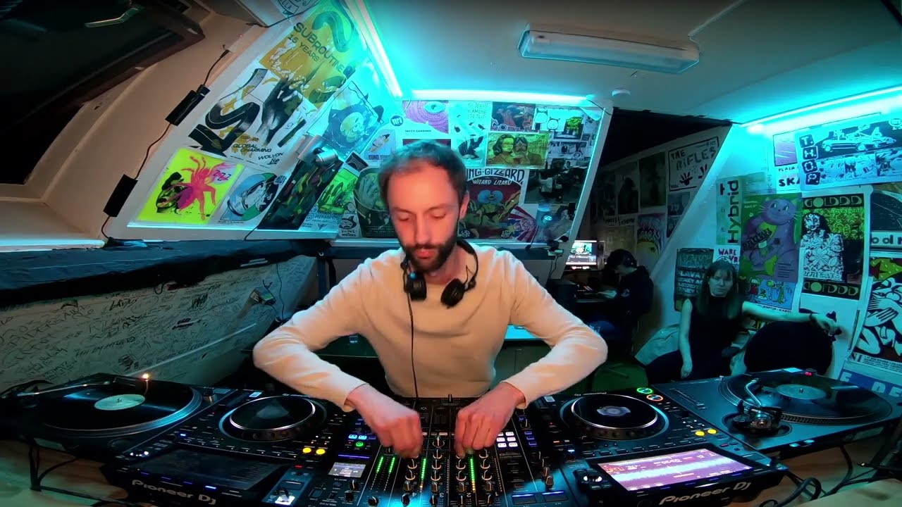 bomba de humo – Relate Radio | March 2024