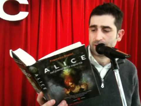 23 gennaio 2011, Fnac, Davide legge 'Alice nel pae...