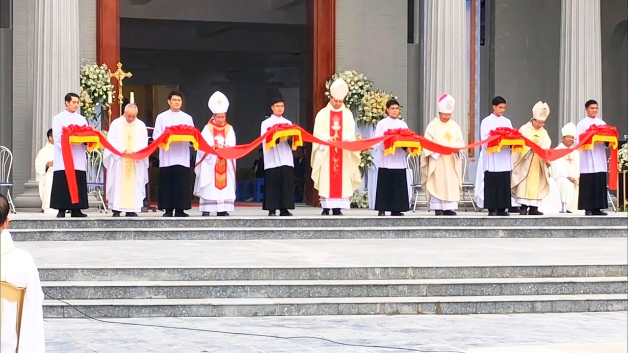 Hình Ảnh Quý Đức Tổng Giám Mục Quý Đức Cha Cắt Băng Khánh Thành Đại Chủng Viện Thánh Tâm Thái Bình