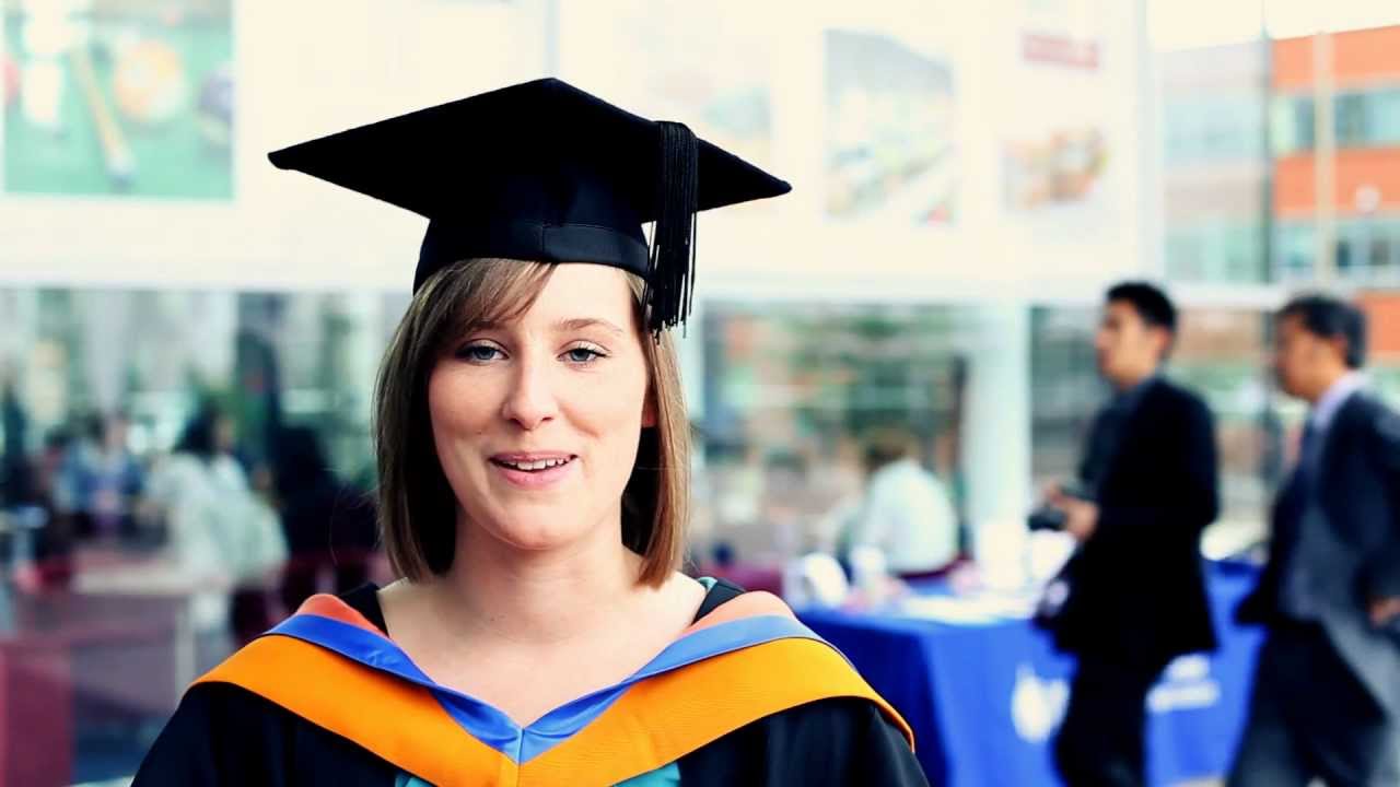 dmu graduation gowns