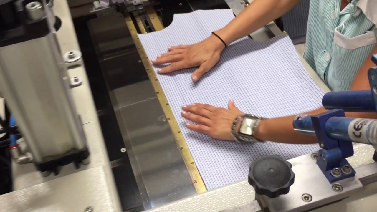 Stiriamo i davanti delle camicie | Camiceria Smeralda a Camerano nelle Marche