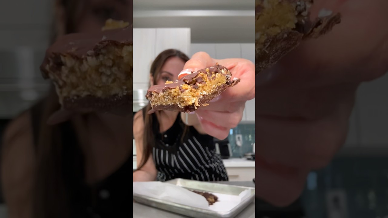 Can’t stop eating these: Samoa date bars 🔥 