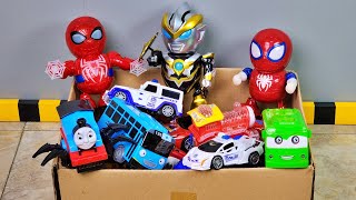 SATU KOTAK PENUH MAINAN, ADA MOBILAN POPLISI, ROBOT ULTRAMAN SPDERMAN, THOMAS EXE CHOO CHOO CHARLES