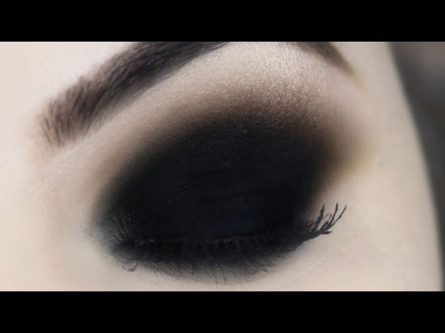 Black Eyes Makeup Tutorial - Olho Preto Esfumado para Iniciantes -  Maquiagem #FAZOLHÃO - YouTube