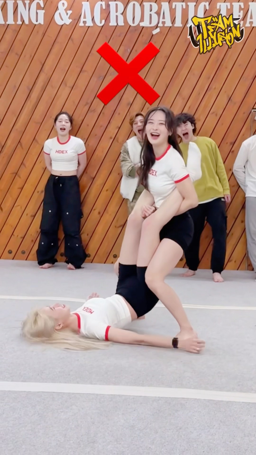 한팔로 들기⁉️? Partner Challenge