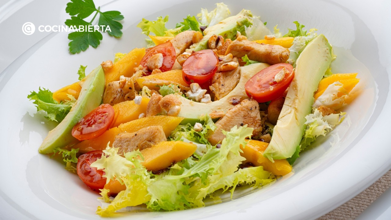 Ensalada de escarola, pollo y mango | Receta de Karlos Arguiñano fácil