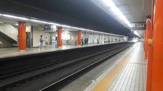 近鉄日本橋駅で80000系HV13編成特急ひのとり大阪難波行き通過シーン（2021年9月26日日曜日）携帯電話で撮影