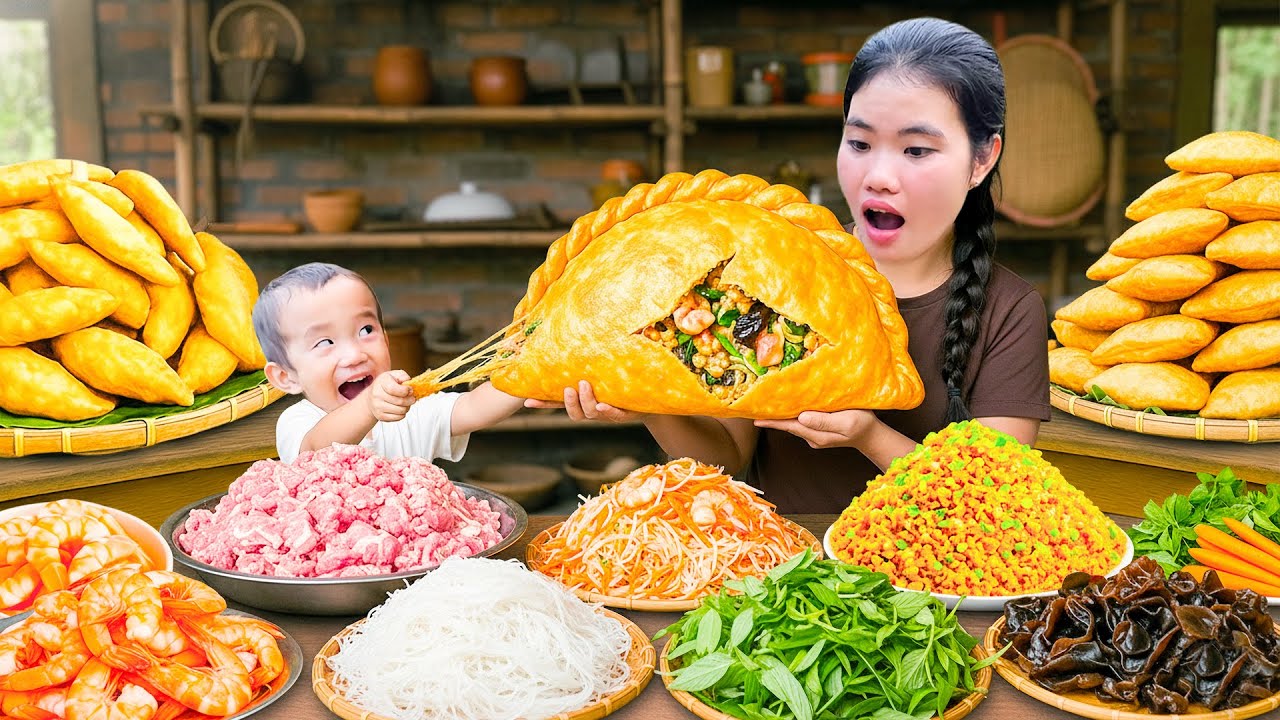 How To Make Cripsy Korean Dumpling (Mandu) With Meat & Shrimp Filled - Selling at Market with My Son