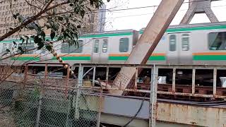 JR東日本E233系3000番台後期横コツE-60編成+E231系1000番台初期宮ヤマU535編成併結編成上野東京ライン・宇都宮線直通東京経由普通古河行き鉄橋通過