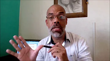 Qual a diferença entre cláusula e parágrafo em um contrato?