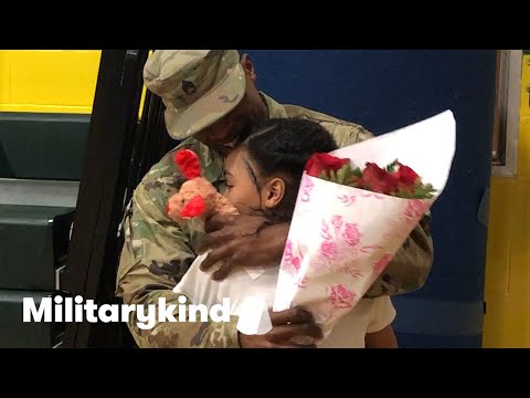 Daughter leaps into Army dad's arms after eight months apart | Militarykind