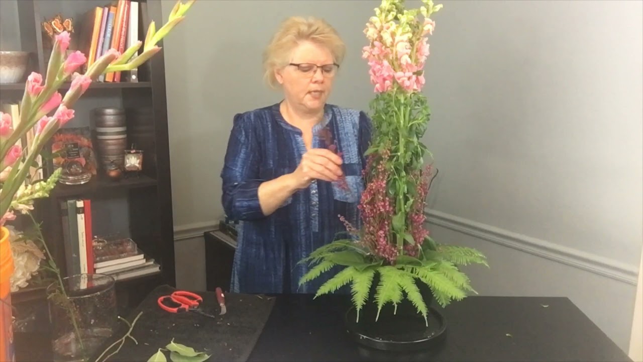 Vertical Static Line Floral Design