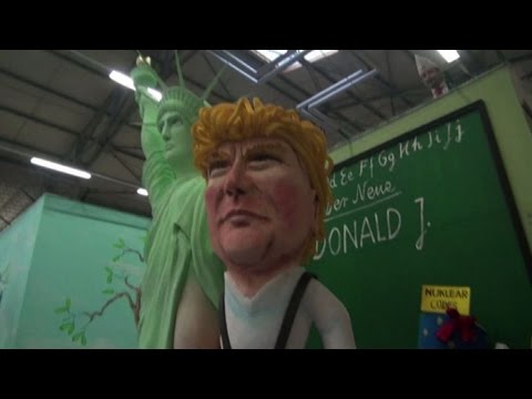 Video: Trump Ha Lanciato Caramelle Alla Merkel