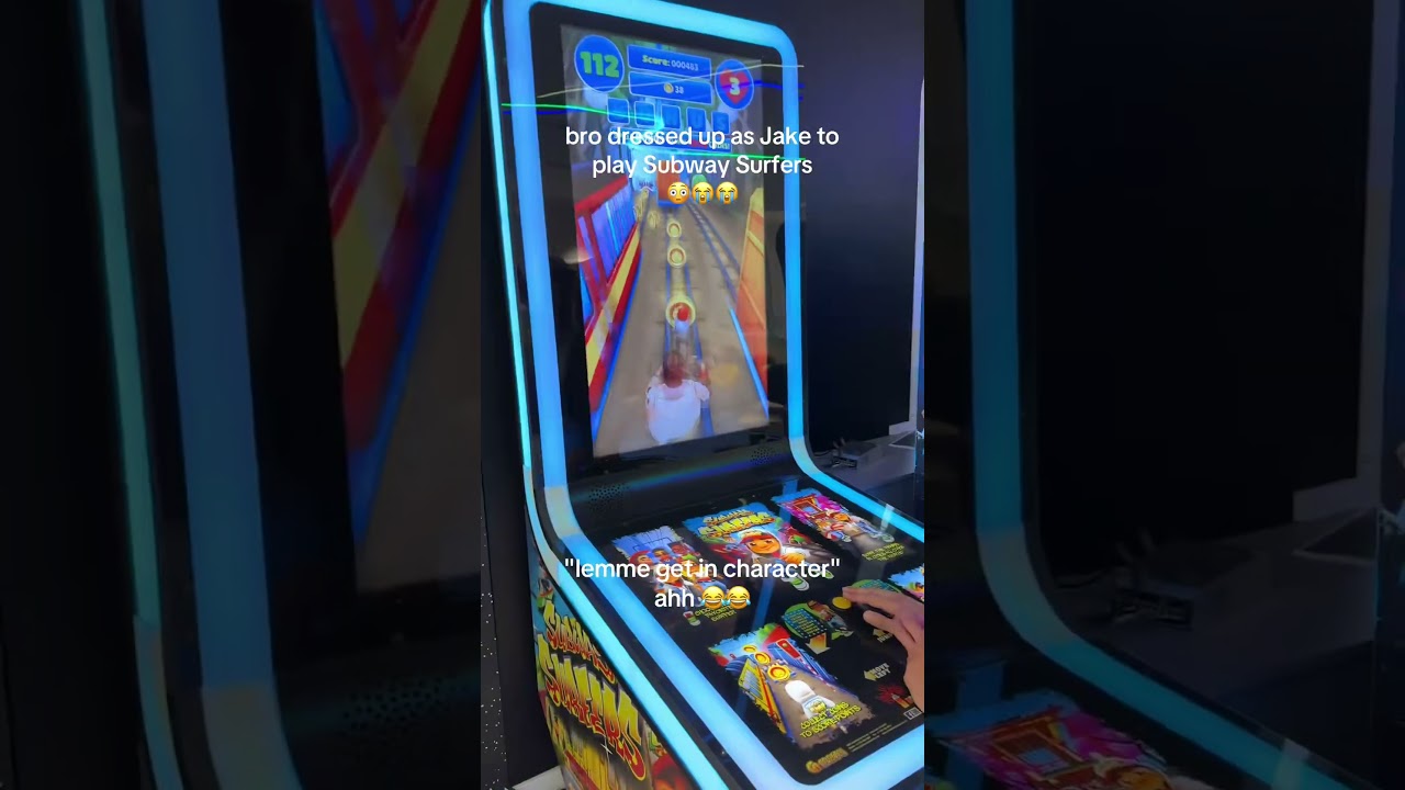 bbno$ dressed up as Jake to play Subway Surfers 😱 