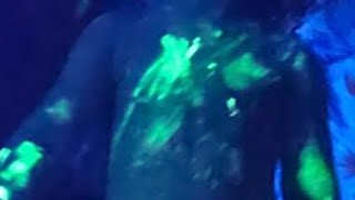 Brincando de ser vagalume #shorts #vagalume #escuro #brilhando ##neon #facebook #tiktok #zap #like