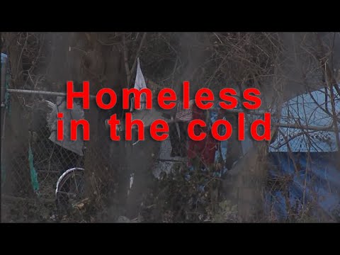 Outreach groups assist homeless ahead of arctic wave slamming US - YouTube