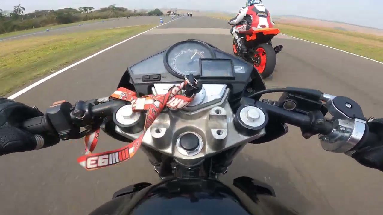 CB 300 no Haras Tuiuti