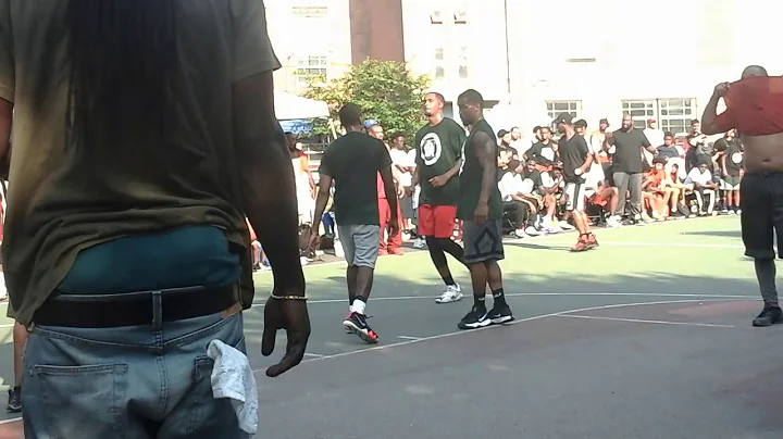TEE LEE aka THE BULLY (Robert morris) being disres...