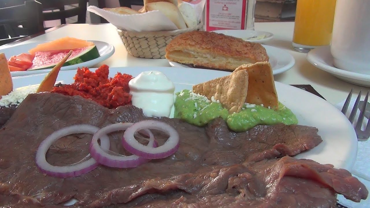 DESAYUNO TOLUQUEÑO EN CAFÉ CON LECHE RESTAURANTES TOLUCA