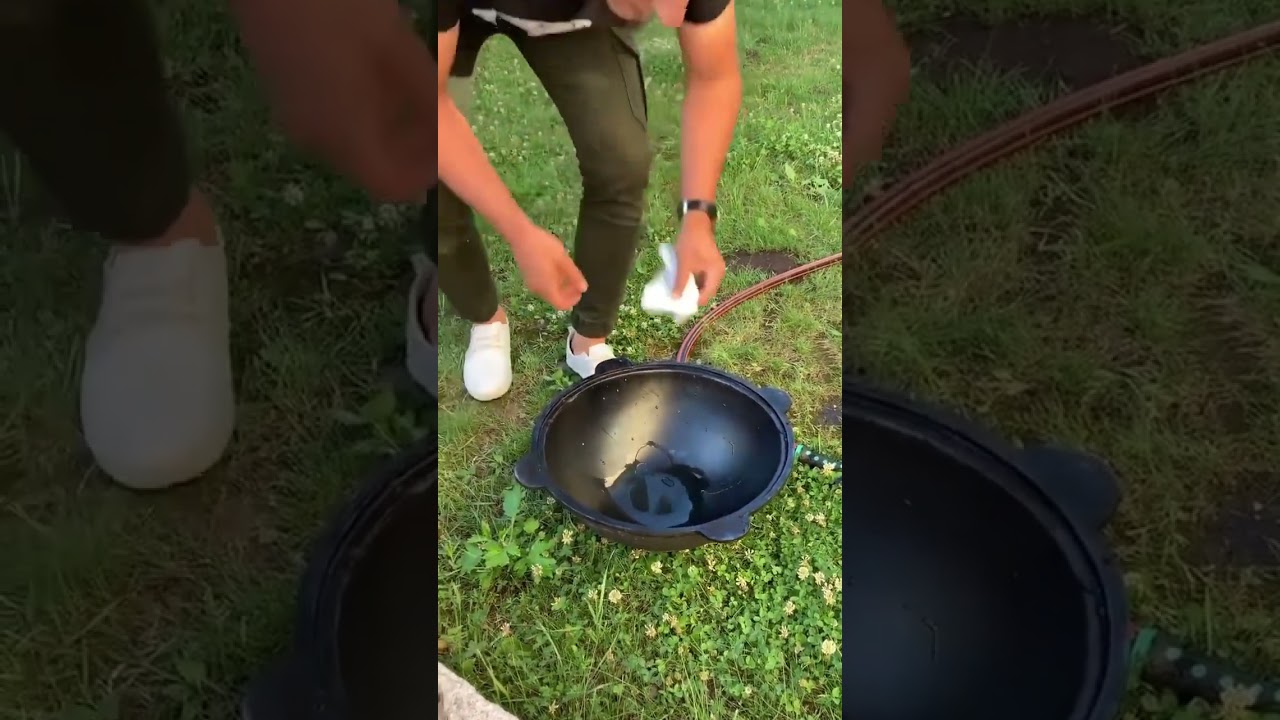 Уход за чугунным казаном после готовки eng sub #блогер #рецепты #еда #шашлык #плов