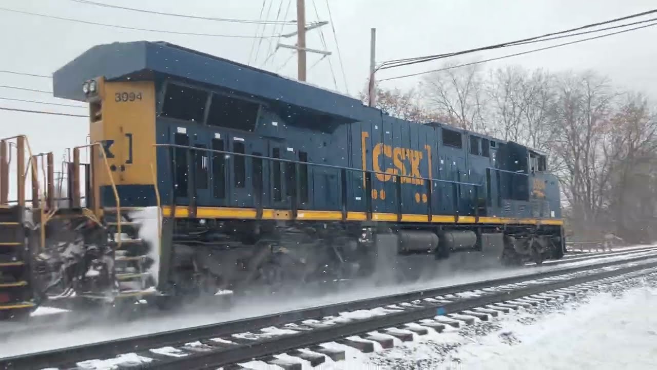 2 CSX M275 GEVOs leading a auto rack train @ dispatch junction east Rochester NY