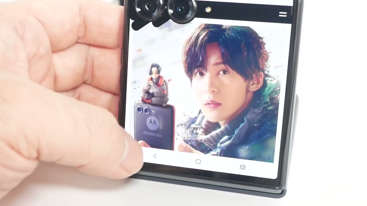 motorola razr 50 ultra」サブディスプレイでブラウジング試してみた