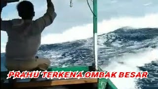 Prahu Terkena Ombak Besar // Begini Perjuangan nelayan Ketika Badai Angin dan Gelombang Kuat Di Laut