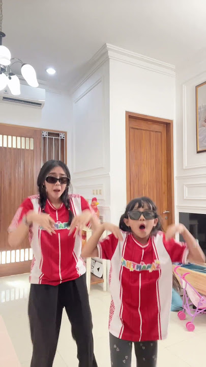 SAMANTHA LILY FOLLOWS THE NEW VIRAL STYLE TREND #samantha #viralvideo #trending #shorts