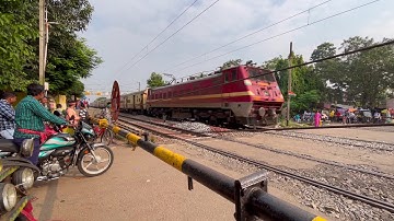 Dangerous Fast 4 Train Tejas+ Shatabdi+ kalka+ Vibhuti Express Furious & Aggressive passing Railgate