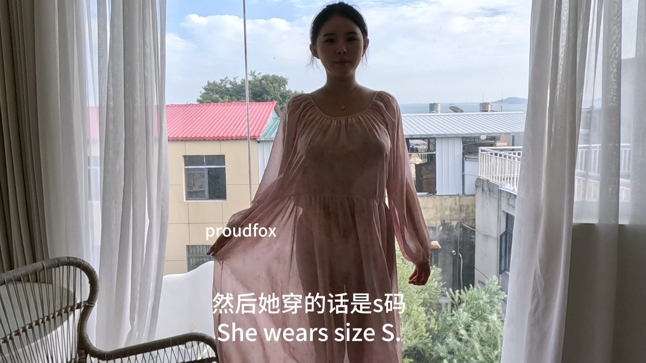 大方优雅的小鹿在民宿拍摄我们proudfox独家设计的长袖连衣裙