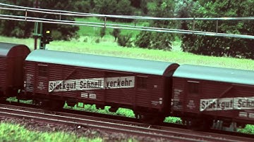 Minitrix BR52 mit zwei LEIG-Wageneinheiten