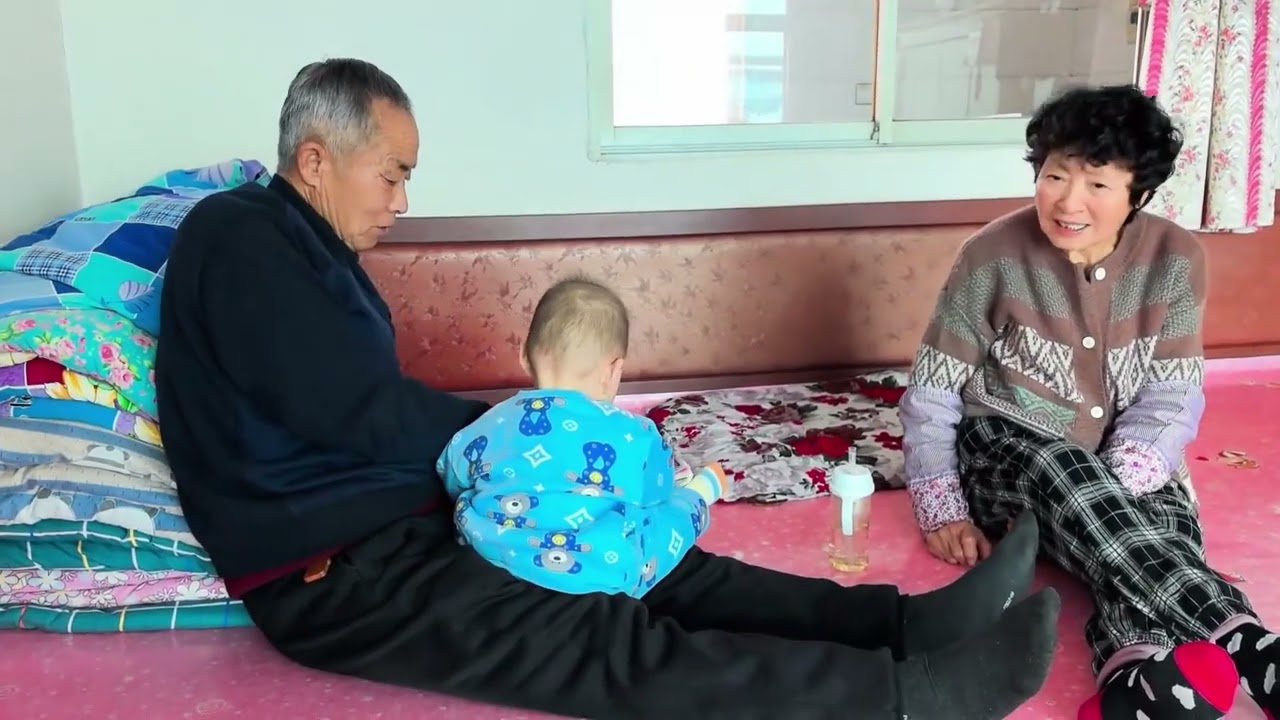 丈母娘做桌菜真丰盛，排骨炖土豆女婿直夸，龙宝吃饭得有人鼓掌？