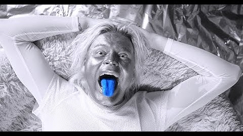 Confetti Western - 2O01 (Official Video)