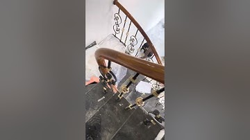 Cầu thang sắt Mỹ thuật tay vịn gỗ lim Nam Phi Lh: 0969448398 web: cauthangnhapho.com giá tại xưởng