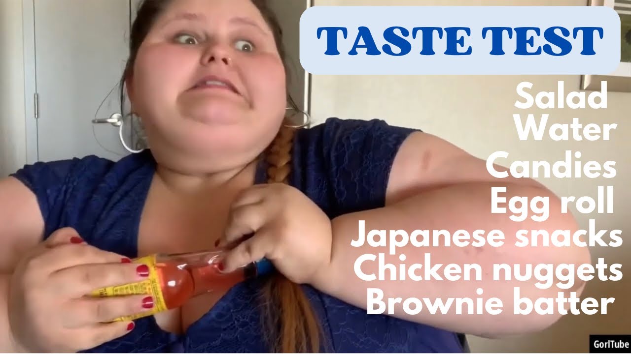 Amberlynn Reid doing the absolute most while taste testing ‘’new’’ foods