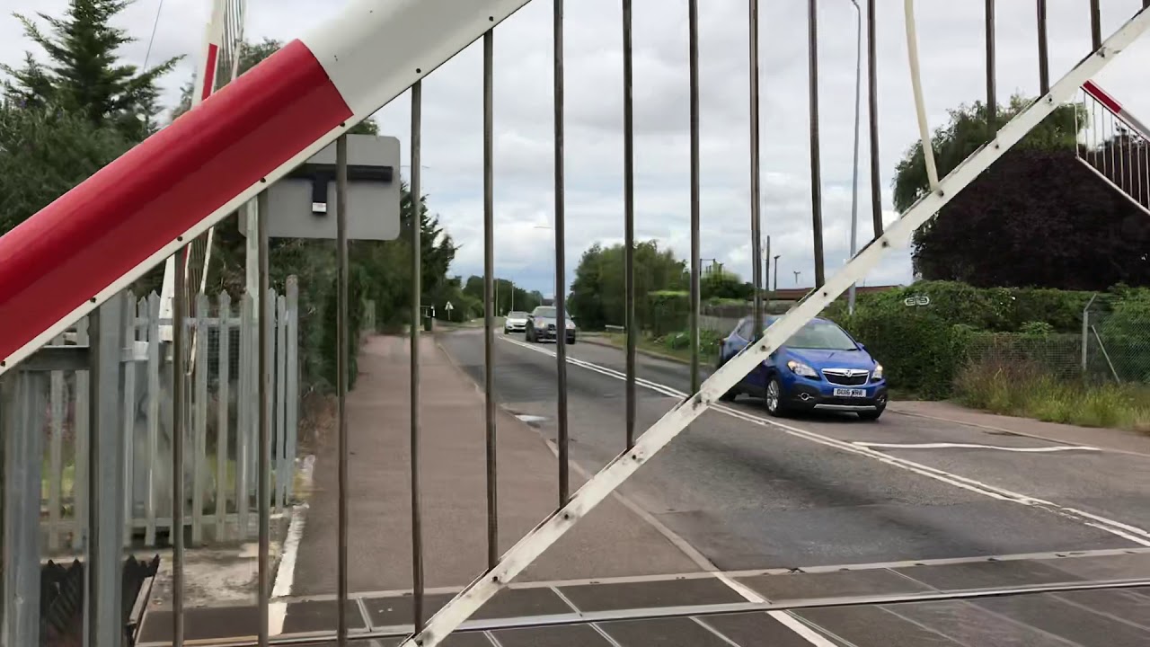 Cherry Hinton Bypass Level Crossing (Cambridgeshire) Sunday 14.07.2019