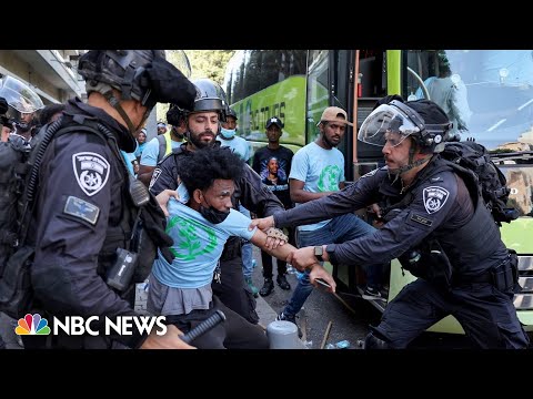 Violence erupts in Tel Aviv as Eritrean protesters clash with police