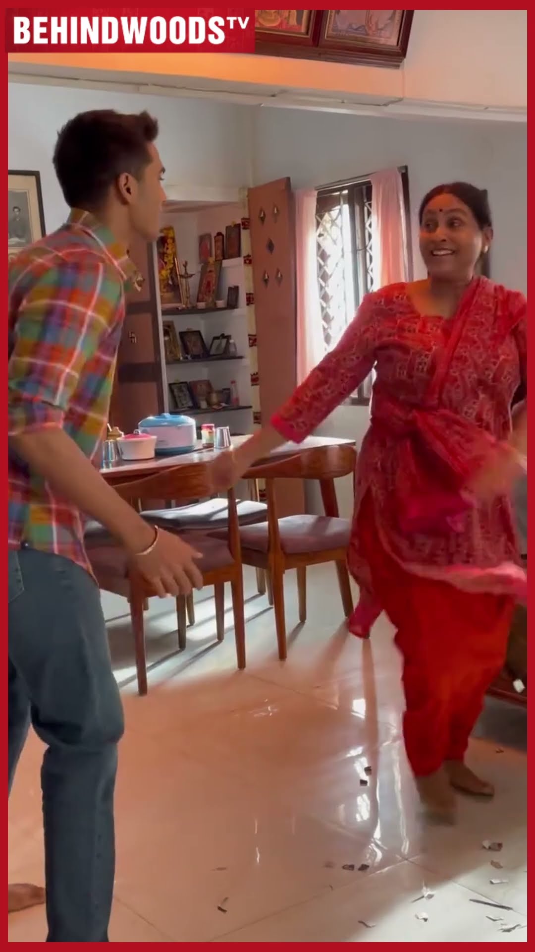 'Saranya அம்மா எனக்கு Equal-ஆ இருக்கு உங்க Energy..'? Dhanush சொல்லி குடுத்த Dance ?