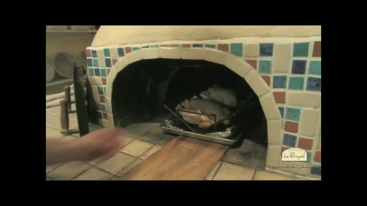 La cuisine facile dans un four à bois