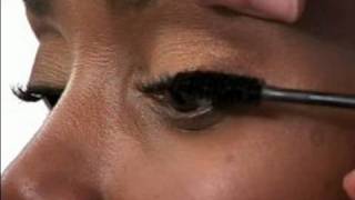 How to Apply Makeup for Women of Color : How to Apply Eyelash Primer