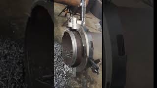 Pneumatic pipe cold cutting and beveling machine