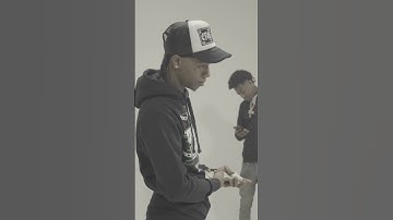 EBK YOUNG JOC flexing bands #shorts #explore #subscribe #youtube