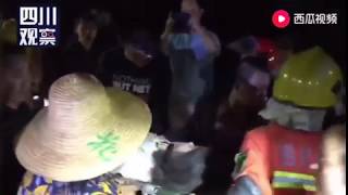 四川宜宾6级地震 宜宾消防救援支队成功搜救出两名群众   西瓜视频