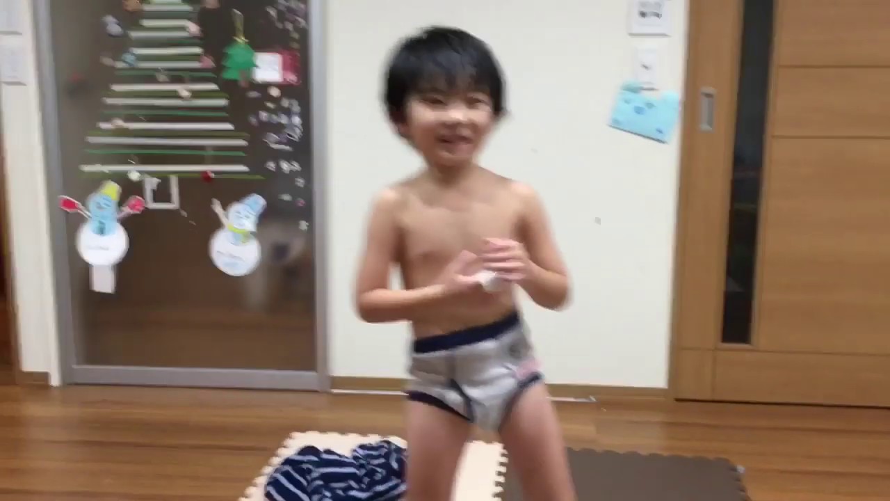 男の子 いつき4歳のお風呂上がりお着替えタイム Youtube