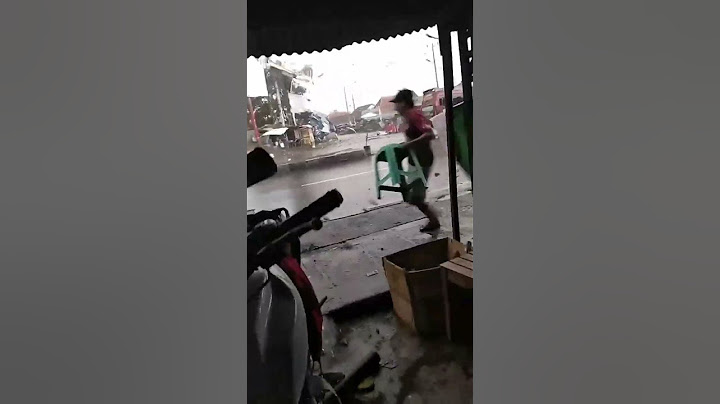Detik-detik angin terjang pembatas jalan 😱 | bencana Alam #anginputingbeliung #losaricirebon #shorts