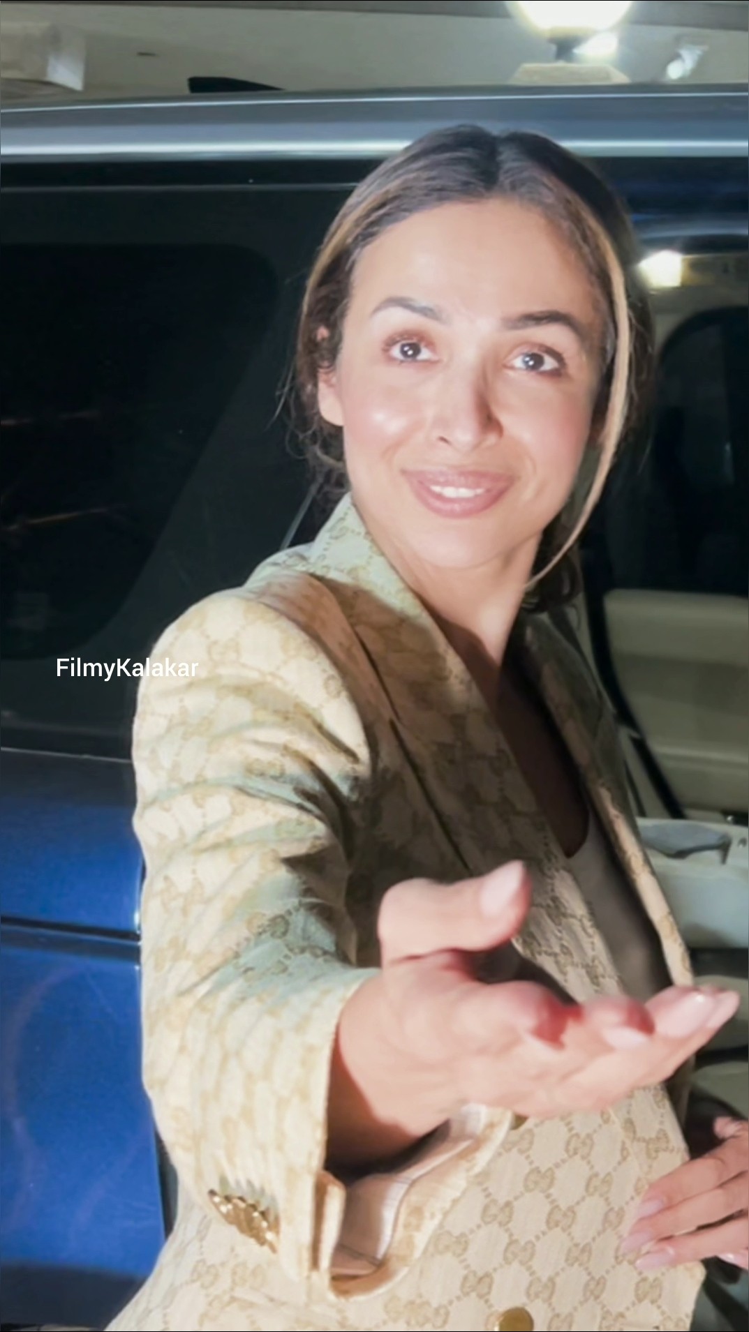 #malaikaarora takes an exit from her fancy eatery ? #filmykalakar