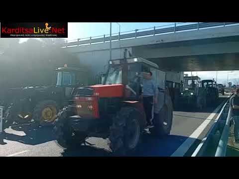 Στον κόμβο του Ε65 αγρότες και κτηνοτρόφοι με τα αγροτικά τους μηχανήματα