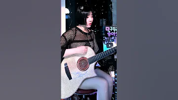 잃어버린 추억을 찾아서 흔들리는 이 거리에 네온 불빛 마저도 내겐 모두 눈물처럼 추억의 발라드 Shorts 01 음충584회 가수아이큐 Iqmusic I QMusic 